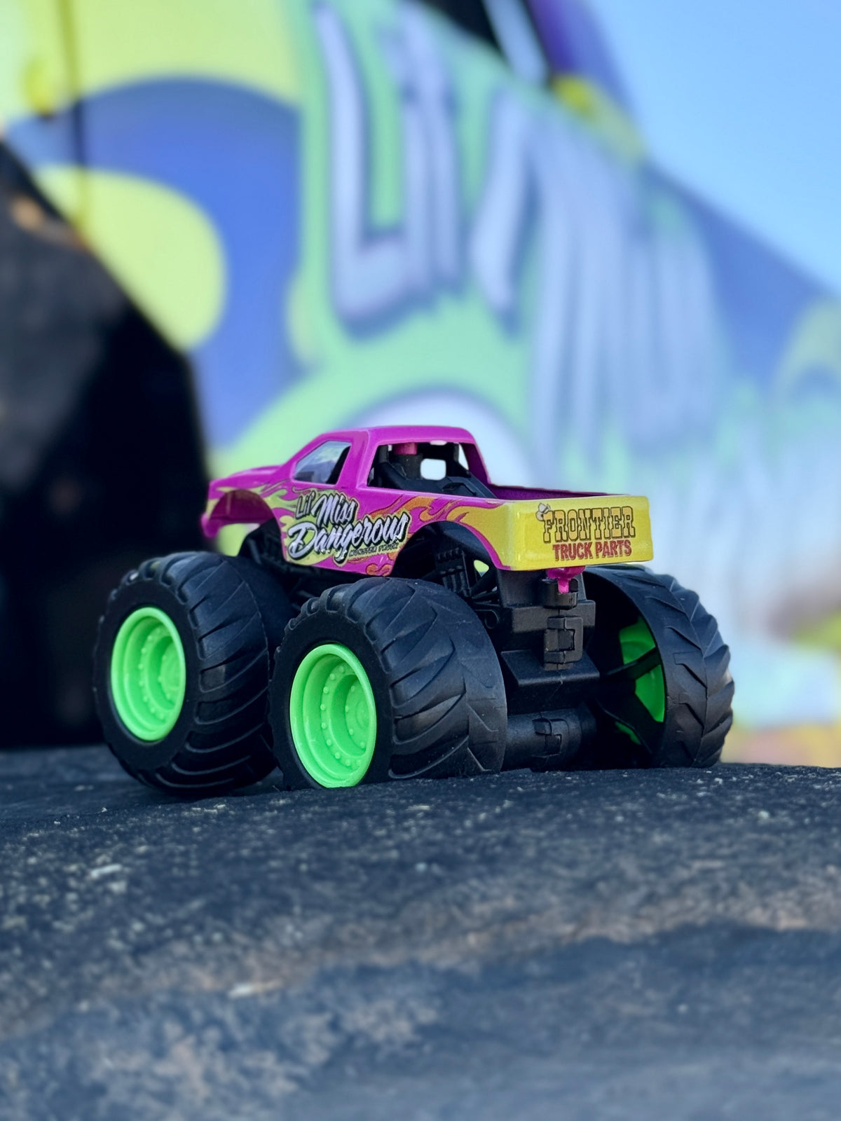 Monster Mashers - Lil Miss Dangerous 1:64