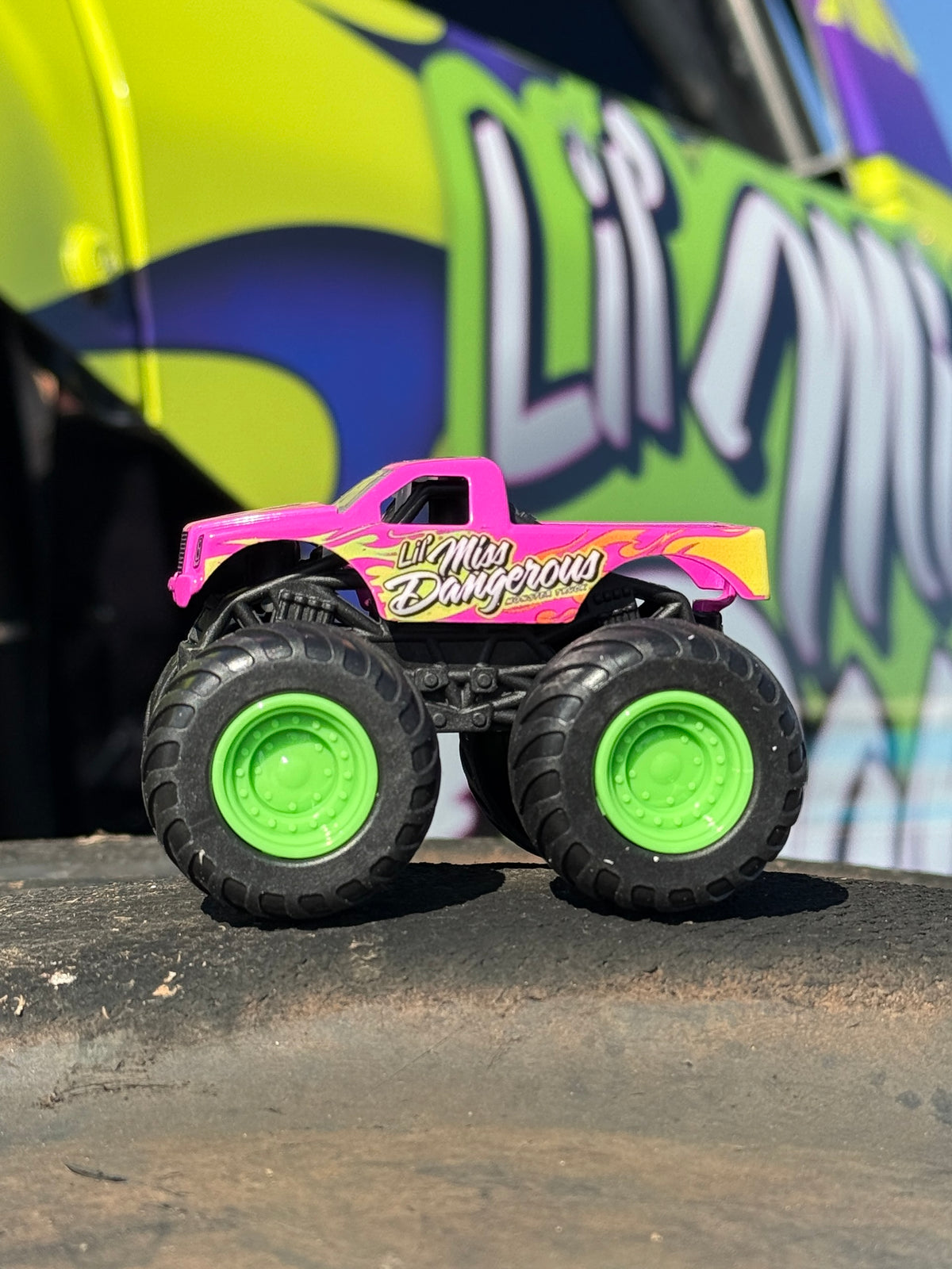 Monster Mashers - Lil Miss Dangerous 1:64