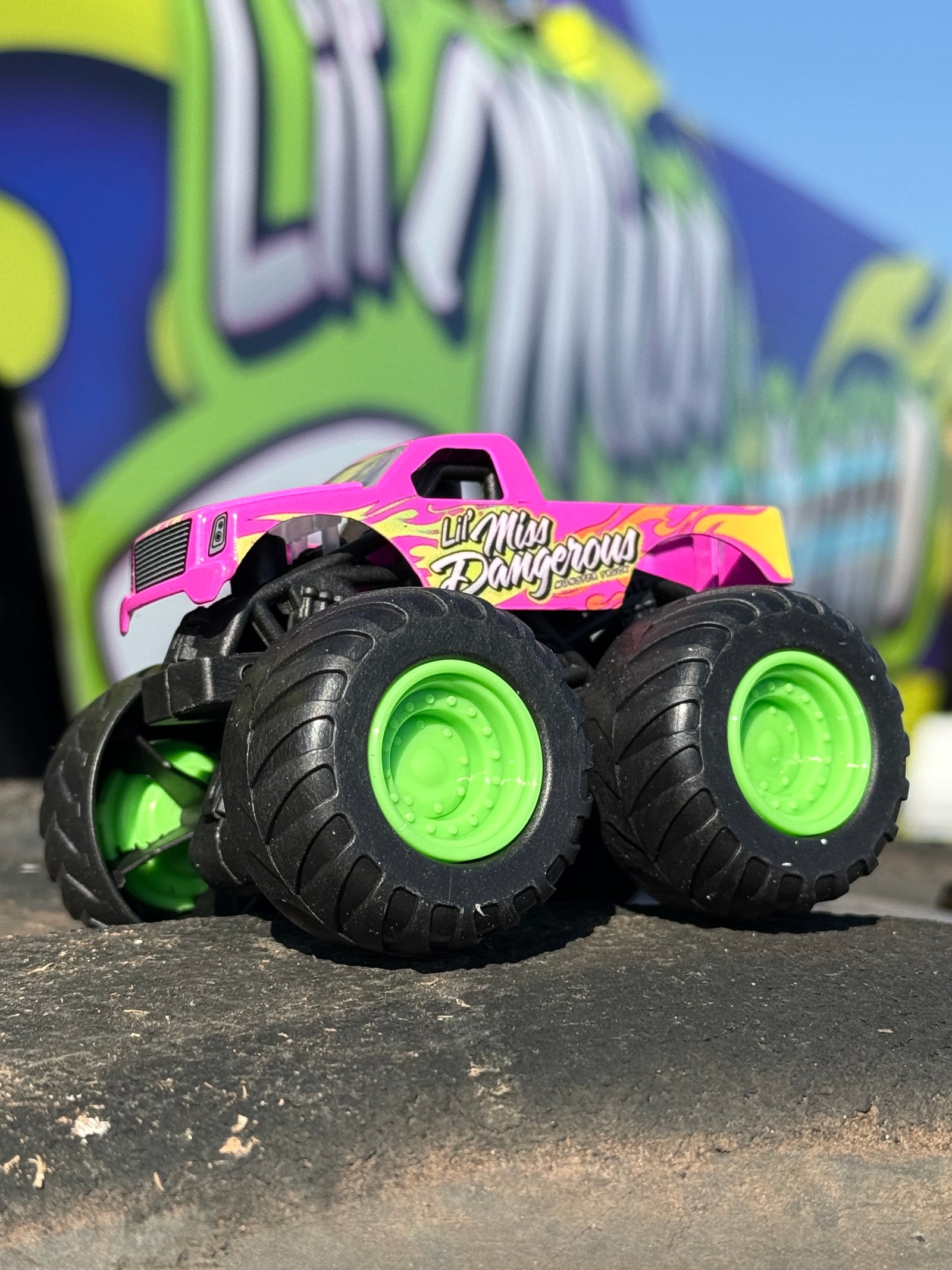 Monster Mashers - Lil Miss Dangerous 1:64