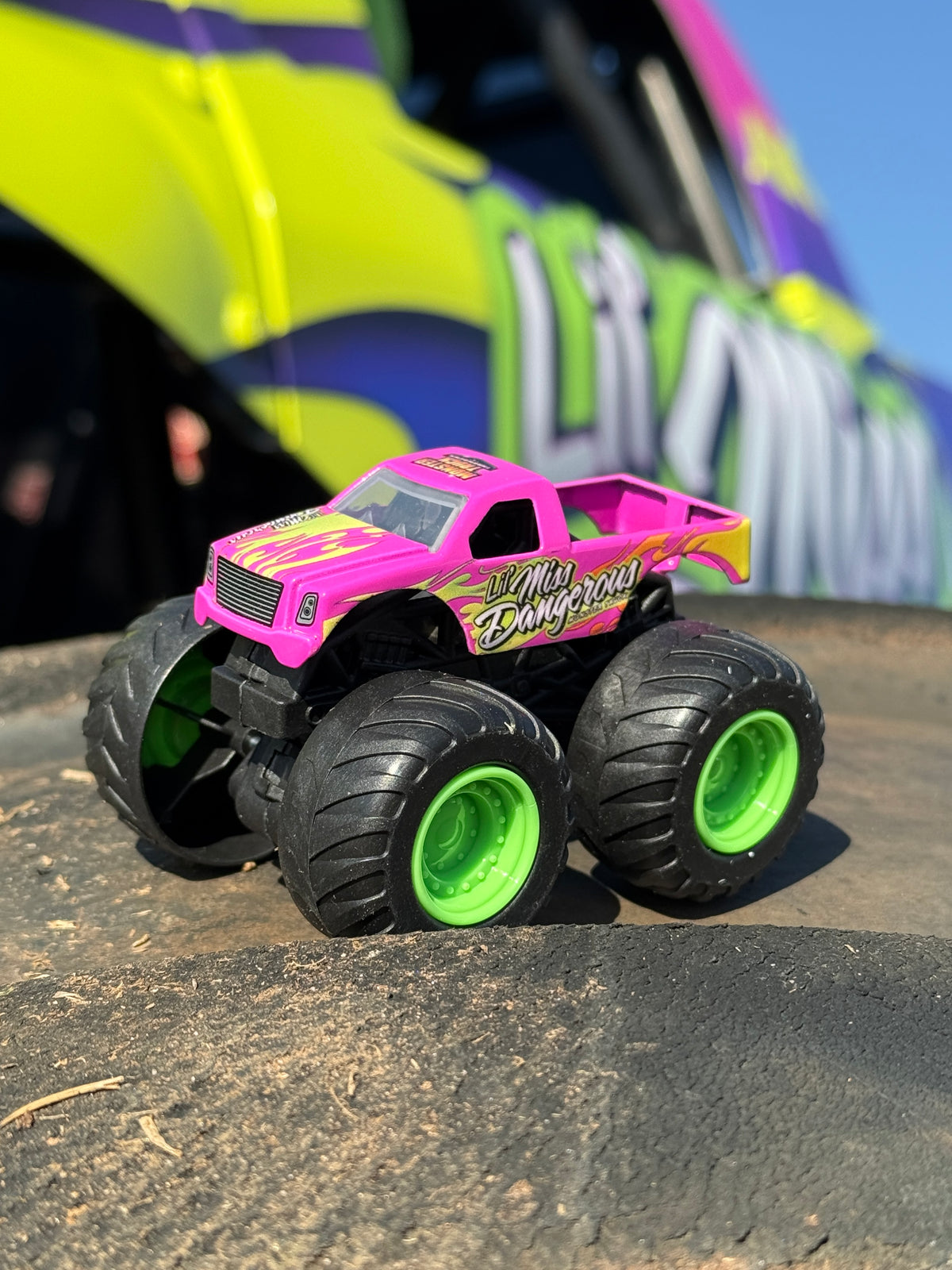 Monster Mashers - Lil Miss Dangerous 1:64