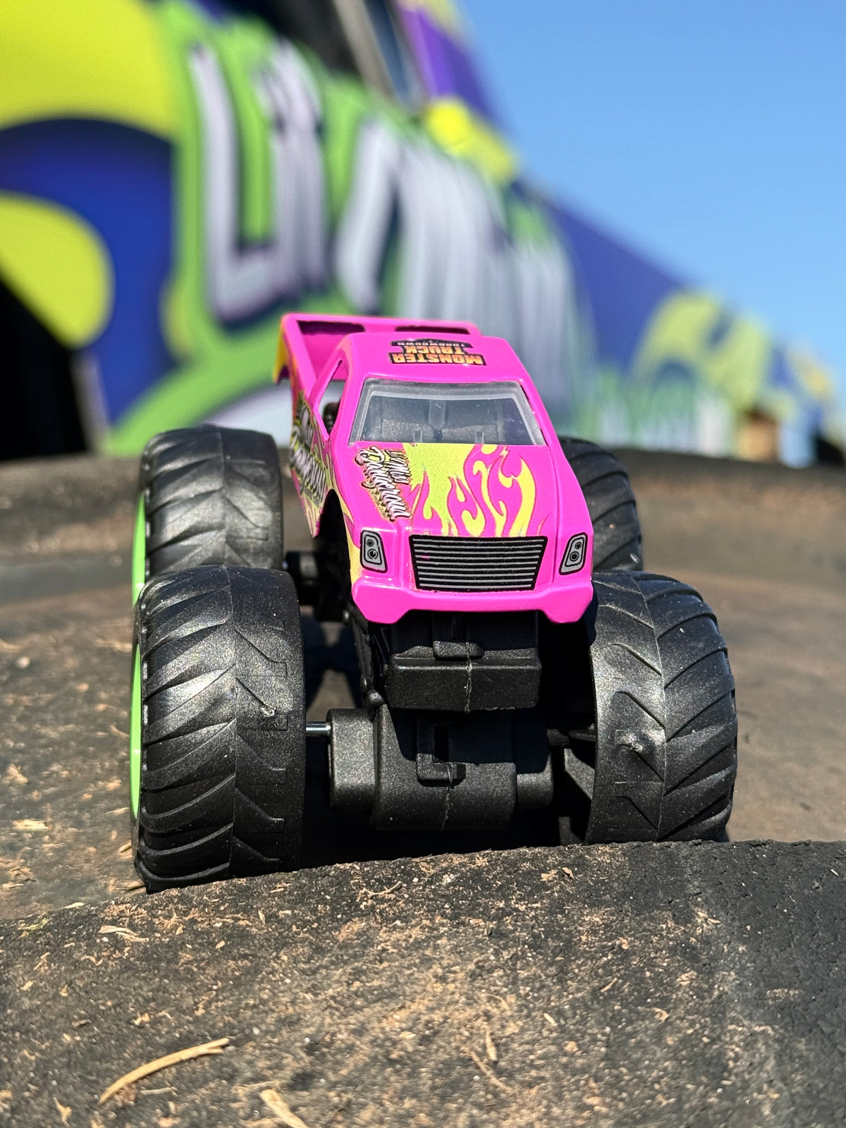 Monster Mashers - Lil Miss Dangerous 1:64